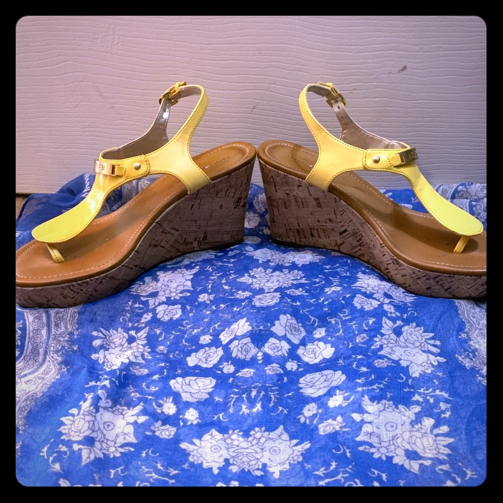 ☀️ Tommy Hilfiger yellow thong wedges